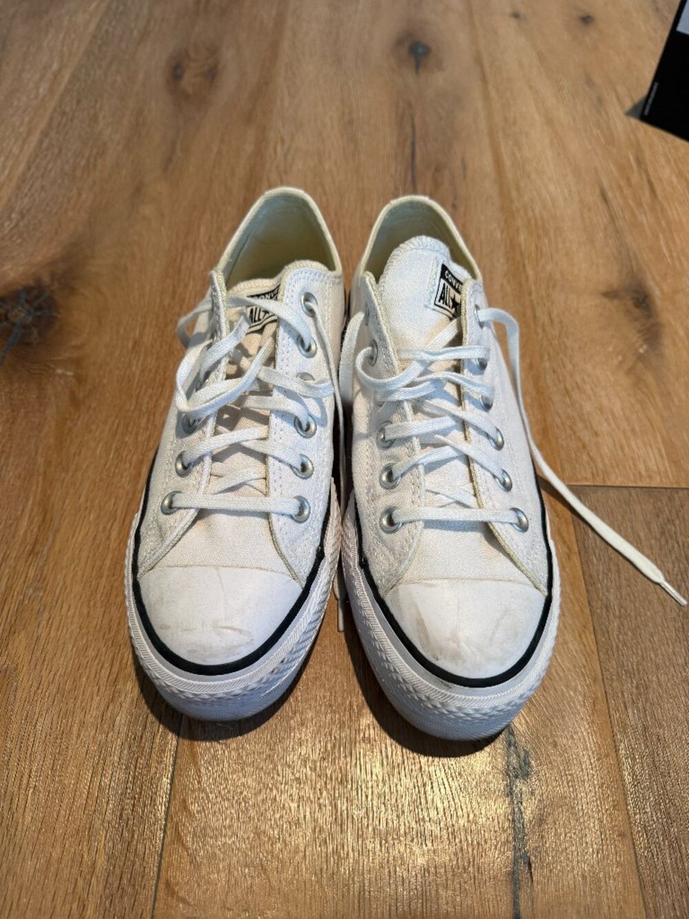 Women's Converse Platform Shoes White Size 7 in Box